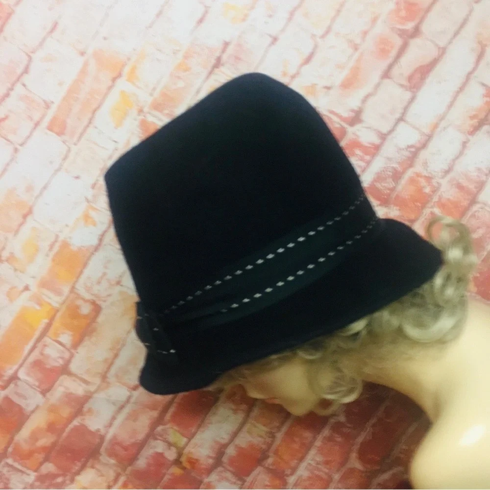 Vintage Luxor MCM Black Wool Felt Cloche Hat with Bow